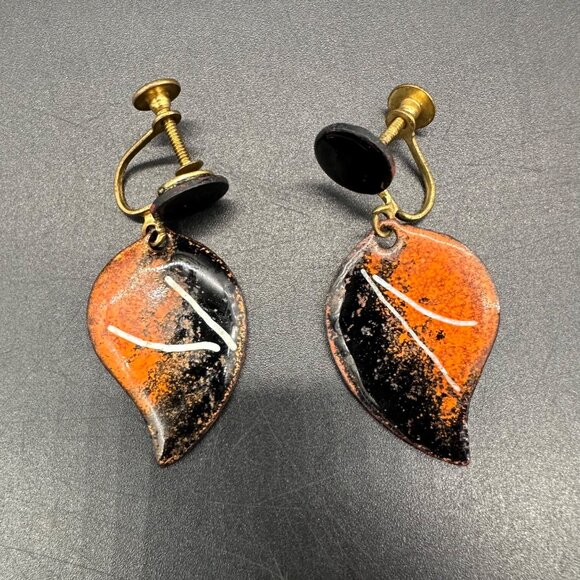 Vintage Enamel Earrings Autumn Leaf Screw Back Black Orange Dangle Halloween - Picture 2 of 6